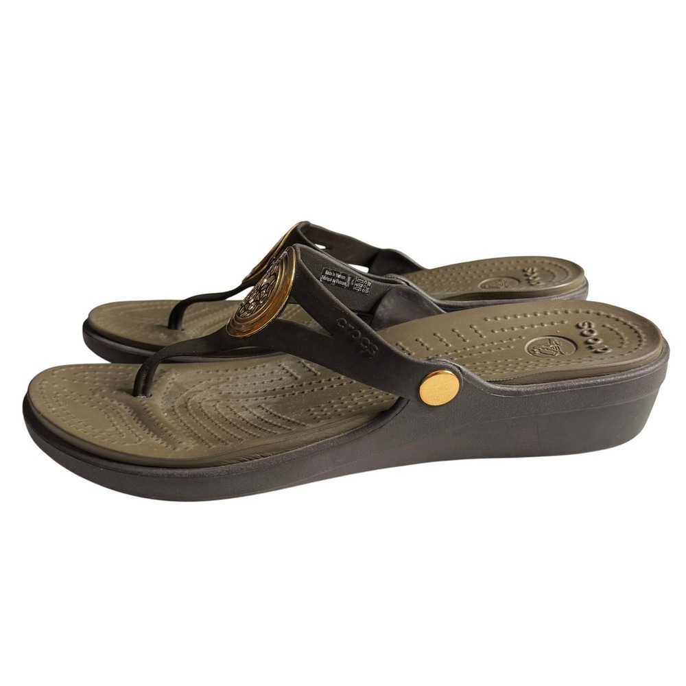 Crocs Sanrah Circle Wedge Sandals Flip Flops Espresso Brown Gold Tone Womens 11